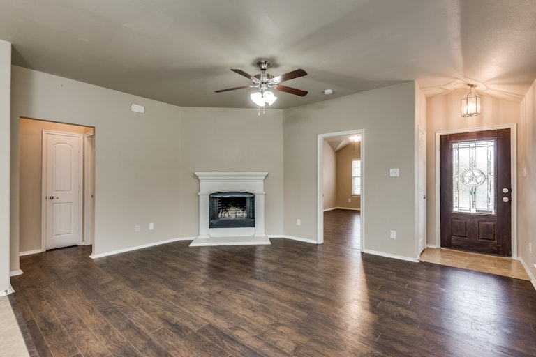 Photo 4 of 25 - 1308 Land Oak Rd, Royse City, TX 75189
