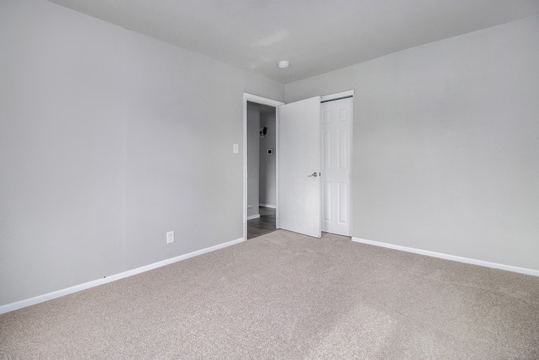 Photo 13 of 19 - 2121 E 89th Ave, Thornton, CO 80229