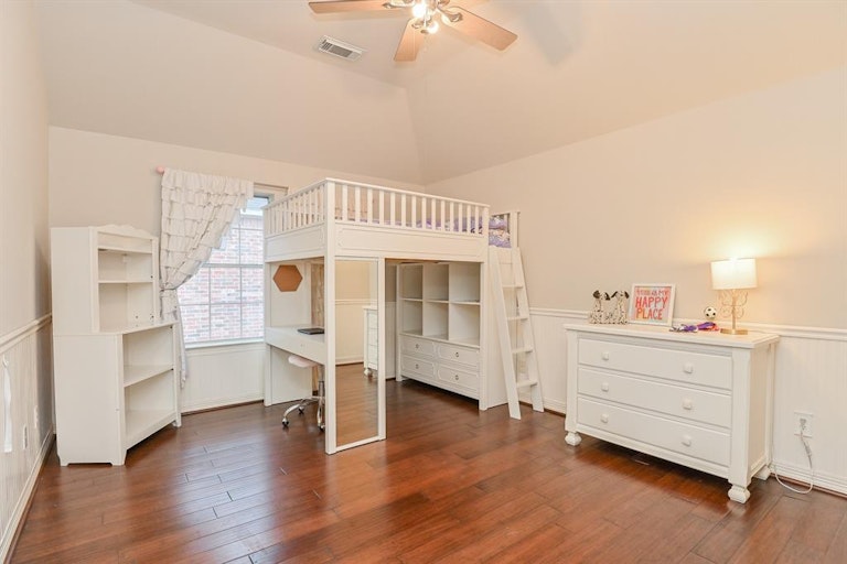 Photo 24 of 45 - 2606 Cottage Creek Ct, Pearland, TX 77584