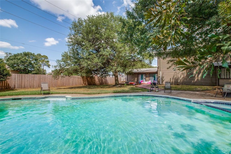 Photo 35 of 36 - 18303 Running Vine Ln, Spring, TX 77379