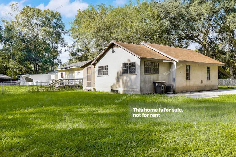 Photo 15 of 29 - 827 Dennison St, Jacksonville, FL 32254