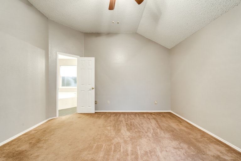 Photo 19 of 30 - 2516 Helen Ln, Mesquite, TX 75181