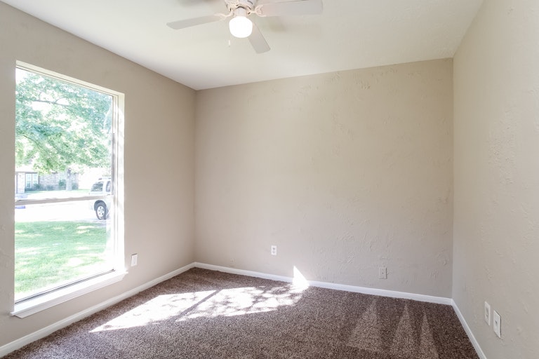 Photo 18 of 25 - 3911 Adonis Dr, Spring, TX 77373