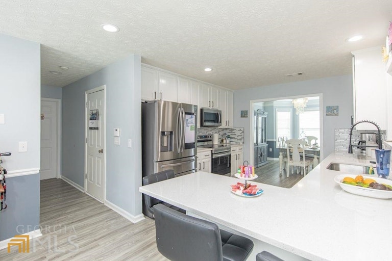 Photo 8 of 19 - 3296 Bridle Brook Dr, Auburn, GA 30011
