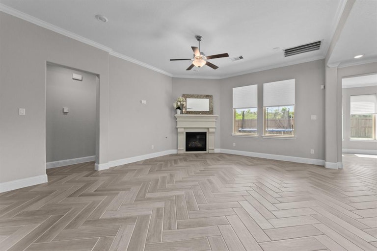 Photo 7 of 38 - 5922 Arcola Meadow Ct, Houston, TX 77059