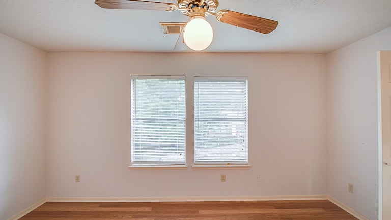 Photo 20 of 35 - 14426 Little Willow Walk, Houston, TX 77062