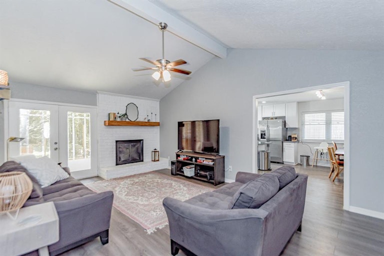 Photo 3 of 24 - 16930 Creek Line Dr, Friendswood, TX 77546