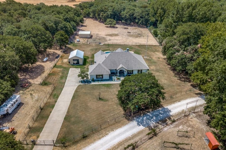 Photo 36 of 40 - 4277 Cheyenne Trl, Crossroads, TX 76227