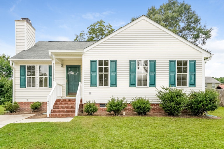 Photo 1 of 25 - 1604 Lake Trout Ln, Raleigh, NC 27610