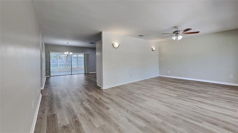 Photo 4 of 21 - 6388 20th St N, Saint Petersburg, FL 33702