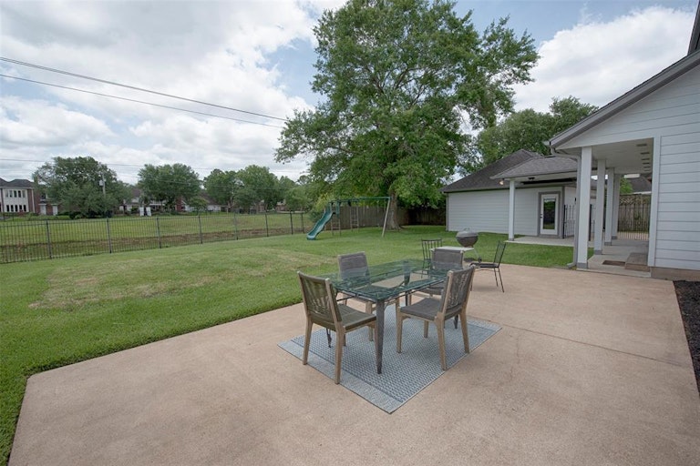 Photo 35 of 42 - 15806 Brook Forest Dr, Houston, TX 77059