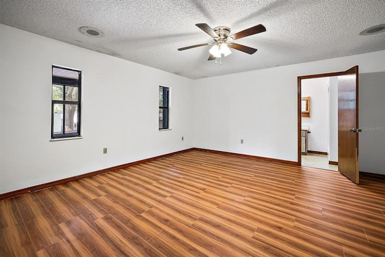 Photo 25 of 35 - 1449 Irma Rd, Eustis, FL 32726