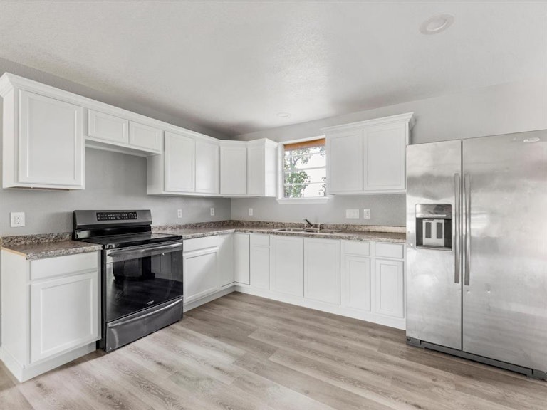 Photo 9 of 22 - 5310 Castlecreek Ln, Houston, TX 77053