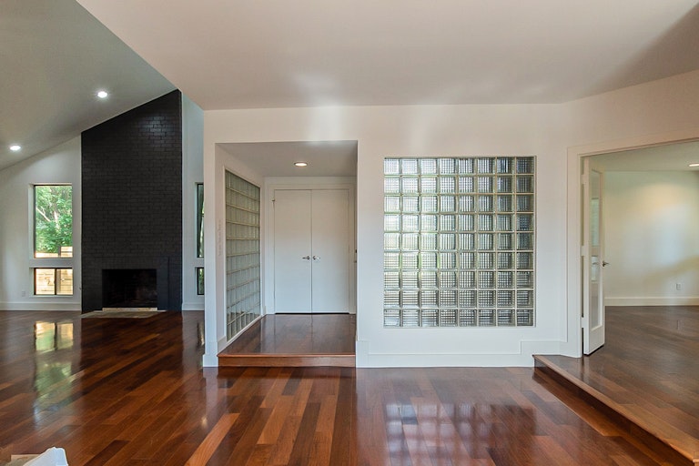 Photo 10 of 28 - 7050 Gaston Ave, Dallas, TX 75214