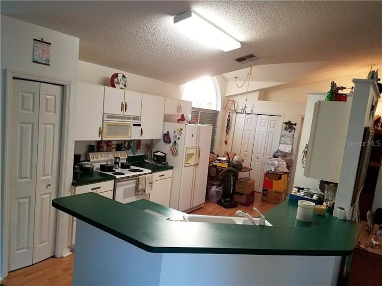 Photo 5 of 25 - 2705 Burwood Ave, Orlando, FL 32837