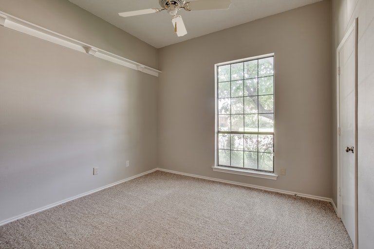Photo 22 of 27 - 2618 Meadowridge Dr, Garland, TX 75044
