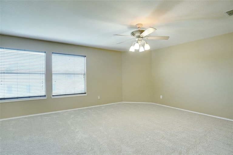 Photo 22 of 34 - 1709 White Dove Ln, Denton, TX 76210