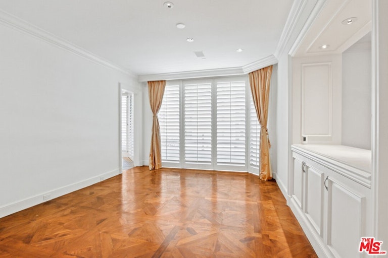 Photo 10 of 40 - 10601 Wilshire Blvd #404, Los Angeles, CA 90024