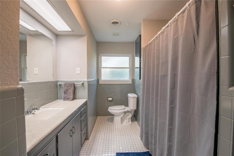 Photo 16 of 27 - 7832 Mary Frances Ln, North Richland Hills, TX 76180