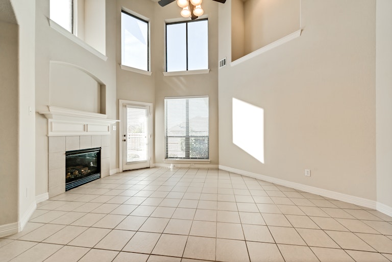 Photo 17 of 26 - 4310 Bluffview Dr, Sachse, TX 75048