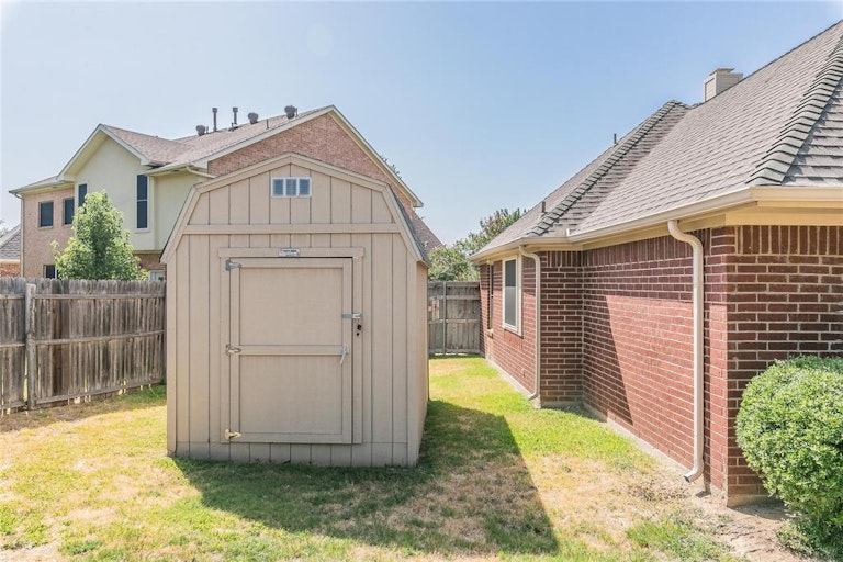 Photo 34 of 40 - 4805 Campfire Ct, Fort Worth, TX 76244