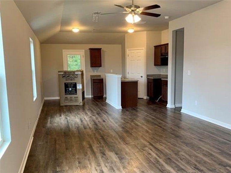 Photo 2 of 27 - 1220 Thea Cv, New Braunfels, TX 78130