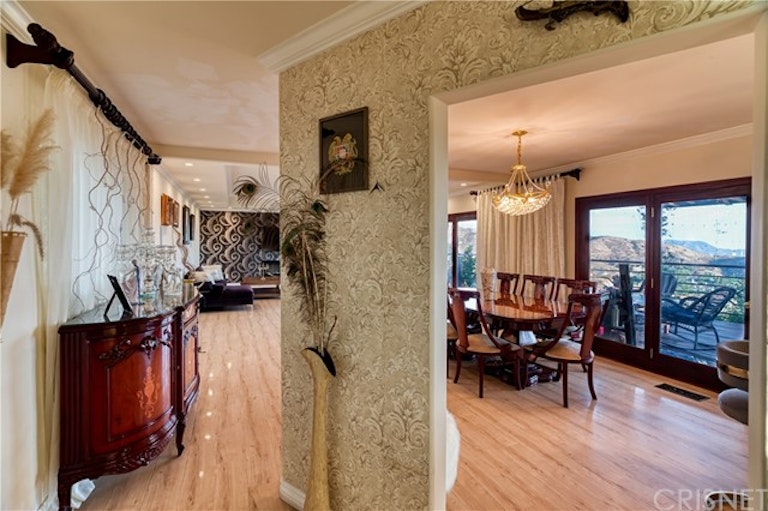 Photo 15 of 36 - 10366 Ormond St, Sunland, CA 91040