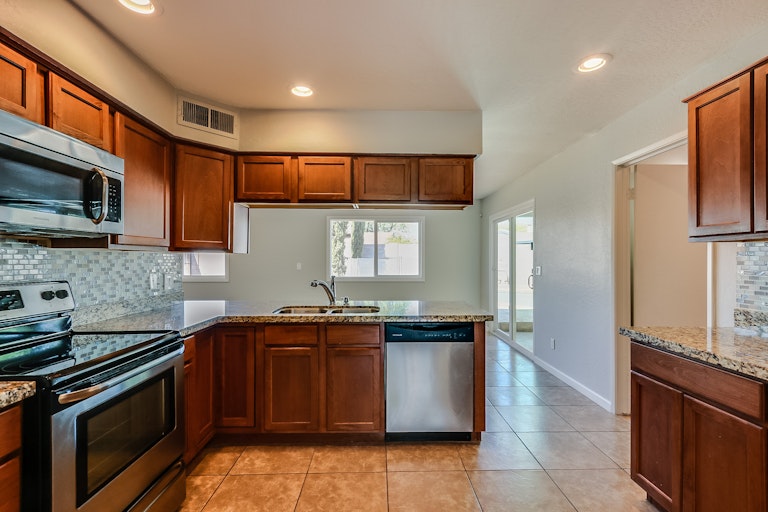 Photo 2 of 30 - 5916 S McKemy St, Tempe, AZ 85283