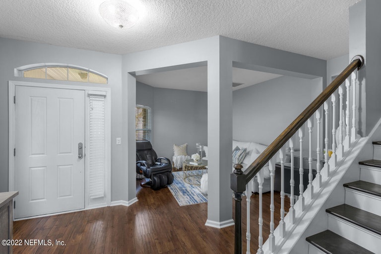 Photo 11 of 40 - 6304 Pendragon Pl, Jacksonville, FL 32258