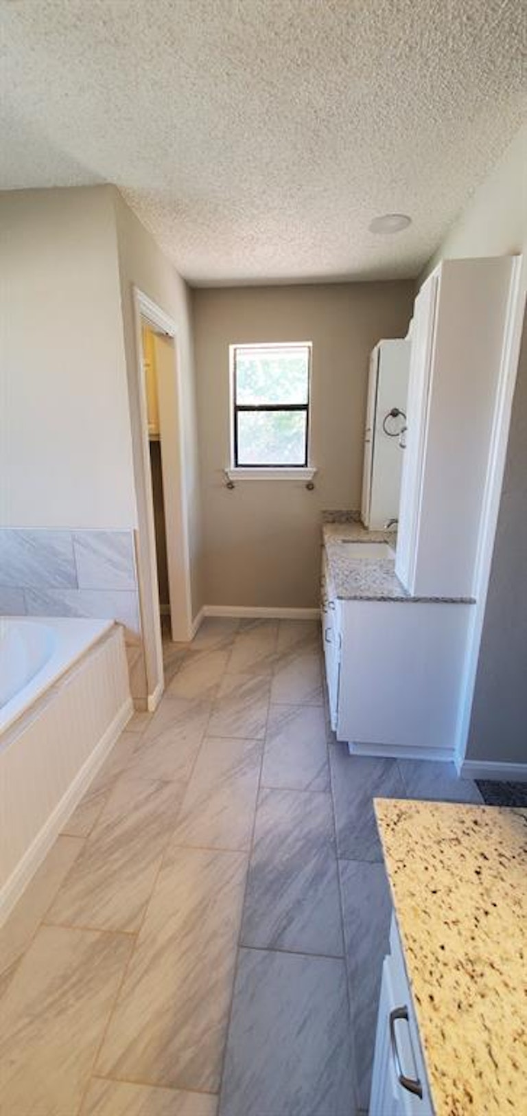 Photo 9 of 18 - 3822 Rochelle Dr, Arlington, TX 76016