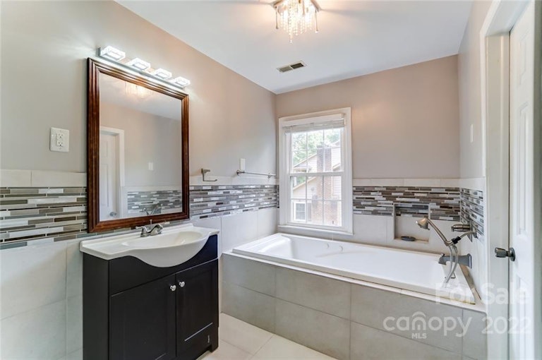 Photo 26 of 46 - 6538 Dougherty Dr, Charlotte, NC 28213