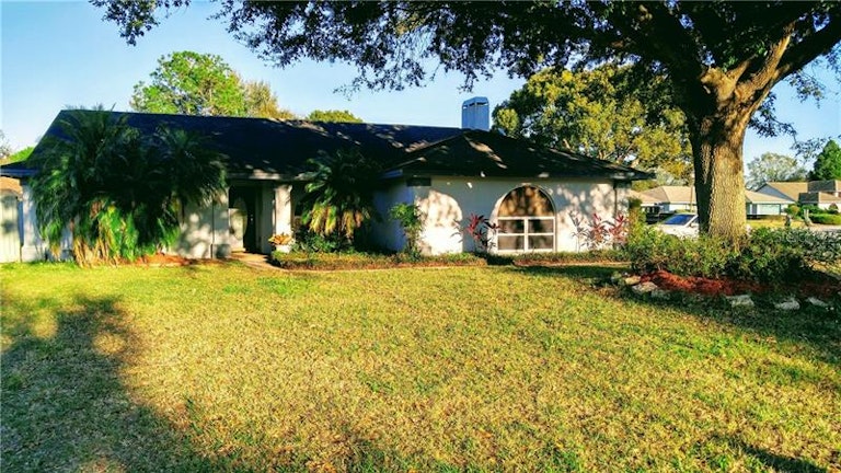 Photo 3 of 24 - 1516 Robin Hoods Trl, Lakeland, FL 33809