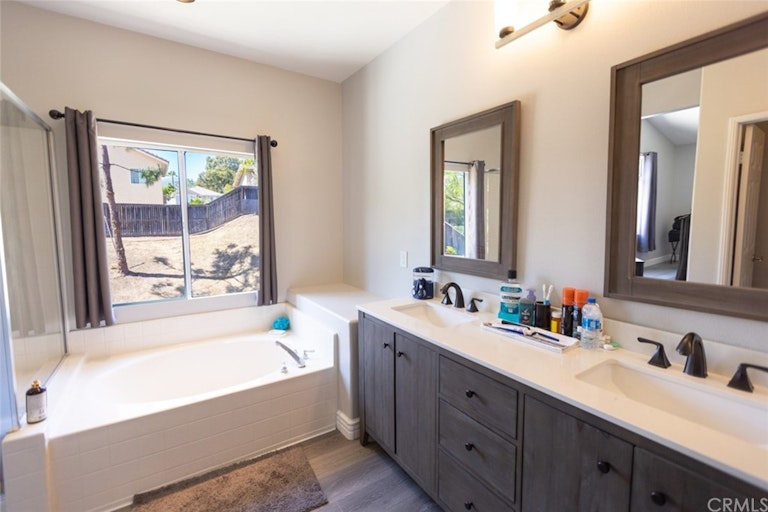Photo 18 of 25 - 1480 Cherrywood Cir, Corona, CA 92881