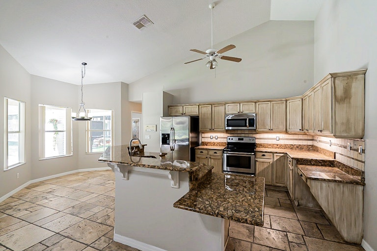 Photo 4 of 30 - 10455 Carlson Cir, Clermont, FL 34711