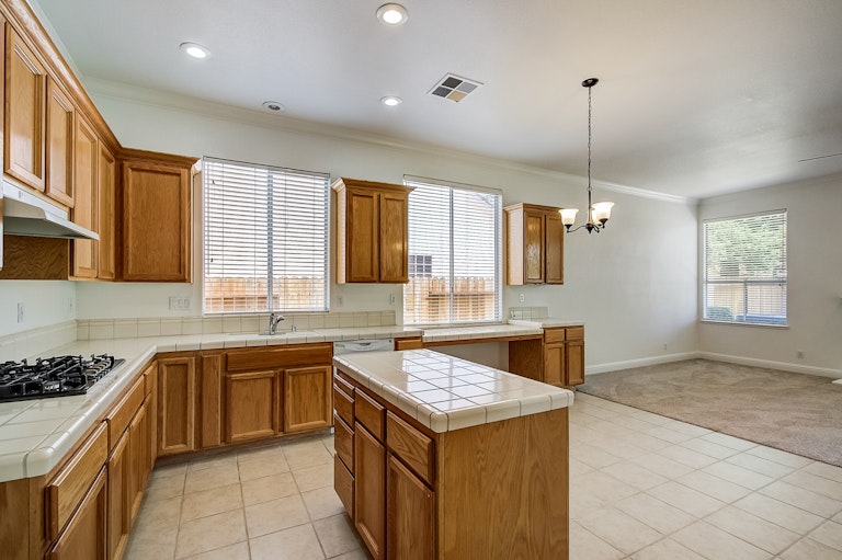 Photo 17 of 28 - 9405 Moondancer Cir, Roseville, CA 95747