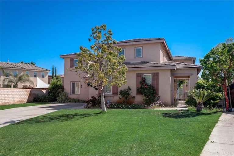 Photo 4 of 61 - 31916 Corte San Pablo, Winchester, CA 92596