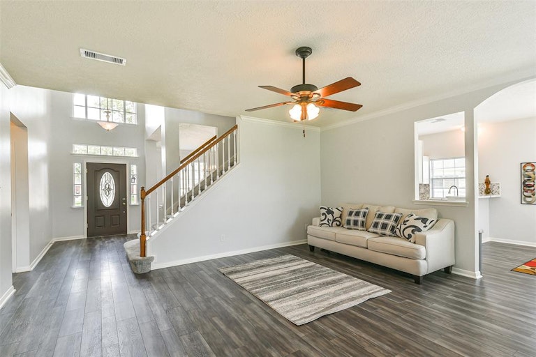 Photo 9 of 34 - 16026 Biscayne Shoals Dr, Friendswood, TX 77546