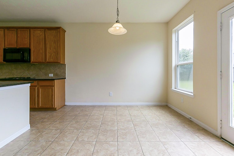 Photo 14 of 31 - 5703 Langham Dawn Ln, Houston, TX 77084