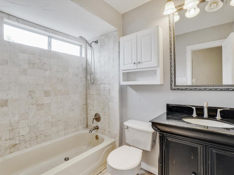 Photo 24 of 38 - 3910 Spring Meadow Ln, Flower Mound, TX 75028