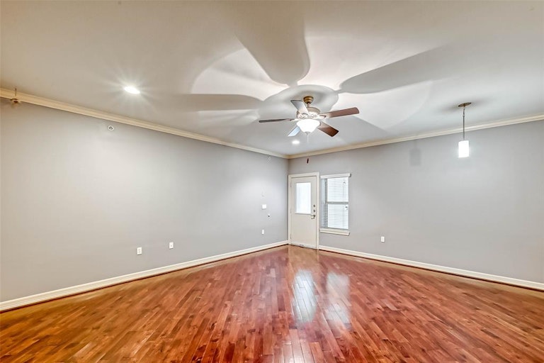 Photo 10 of 21 - 3501 Chenevert St #17, Houston, TX 77004