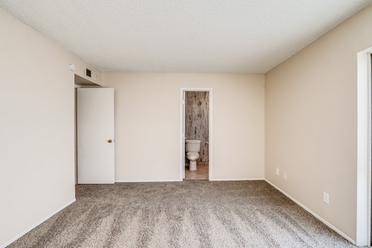 Photo 14 of 30 - 3636 W Beryl Ave, Phoenix, AZ 85051