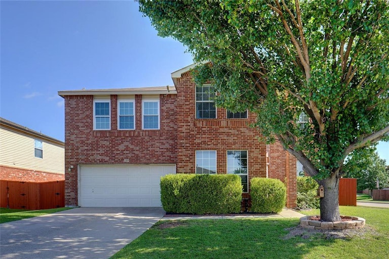 Photo 3 of 34 - 1709 White Dove Ln, Denton, TX 76210