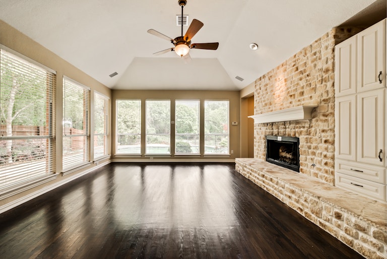 Photo 12 of 27 - 212 Hollywood Dr, Coppell, TX 75019