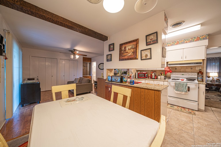 Photo 10 of 23 - 122 Fennel Dr, San Antonio, TX 78213