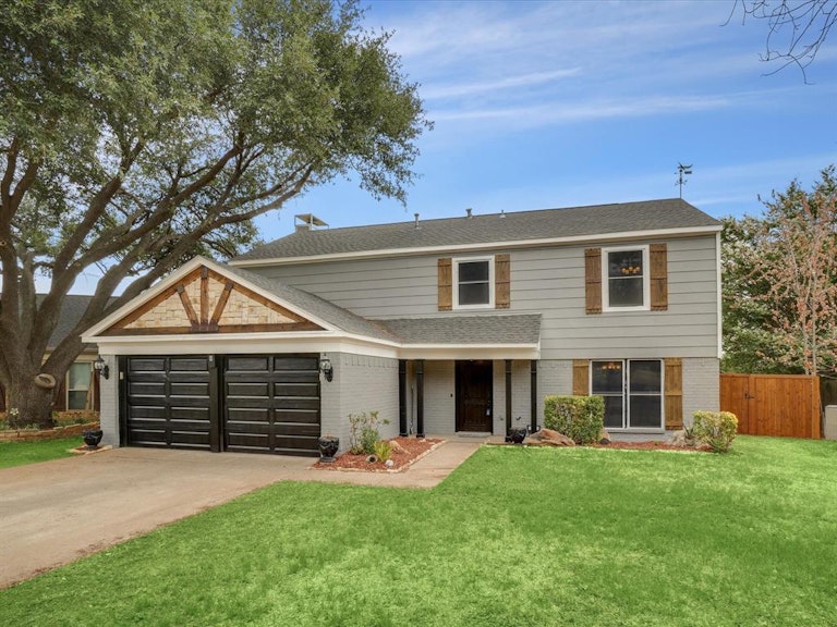 Photo 1 of 38 - 3910 Spring Meadow Ln, Flower Mound, TX 75028