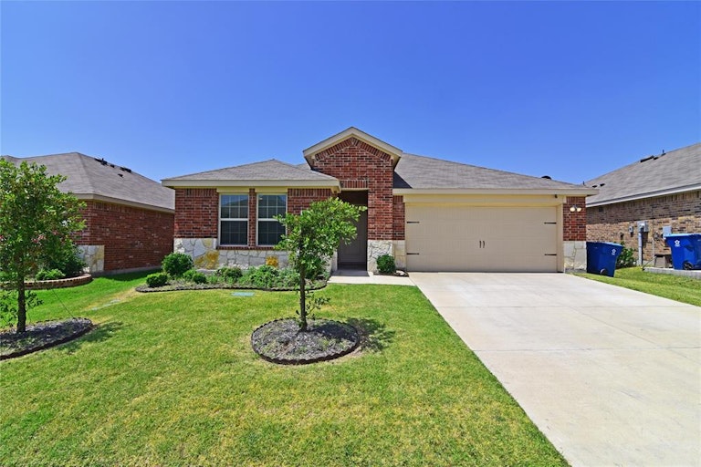 Photo 2 of 28 - 2413 Karnack Dr, Forney, TX 75126