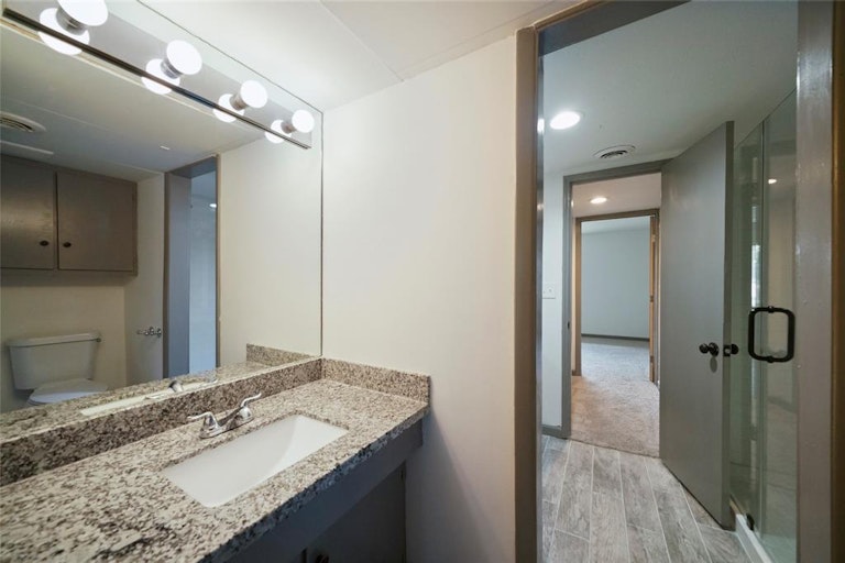 Photo 15 of 24 - 672 S Ripple Creek Dr #672, Houston, TX 77057