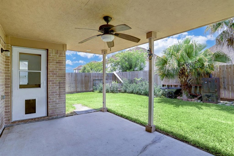 Photo 30 of 32 - 1910 Grandoak Dr, Pearland, TX 77581