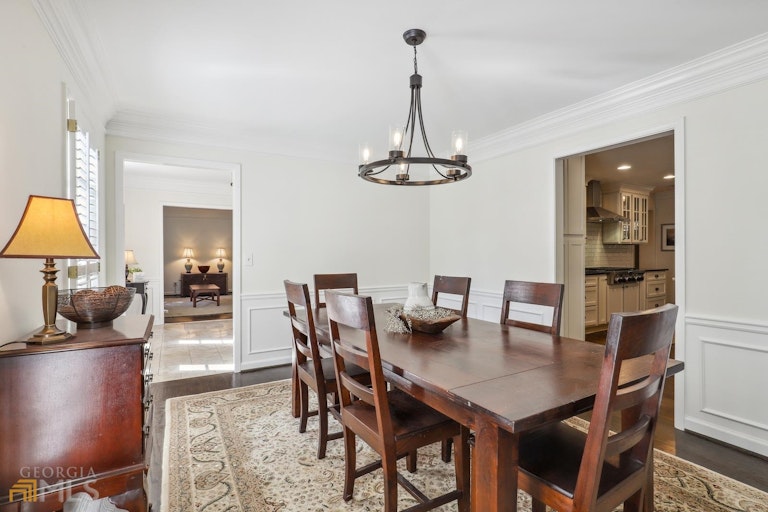 Photo 8 of 41 - 1005 Redstone Ln, Atlanta, GA 30338