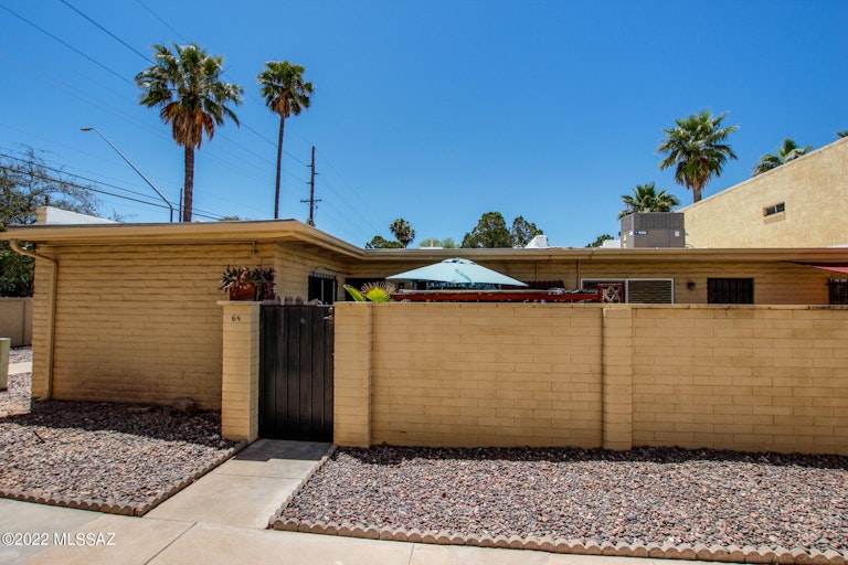 Photo 35 of 40 - 810 S Kolb Rd #64, Tucson, AZ 85710